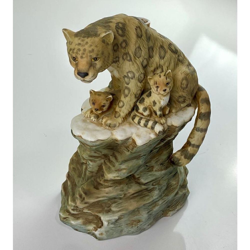 Vintage 1979 Ski Country Snow Leopard Empty Decanter Limited Edition - No Lid BU